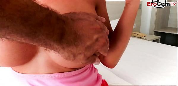 deutsche schlampe mit pinken haaren macht anal nach der party